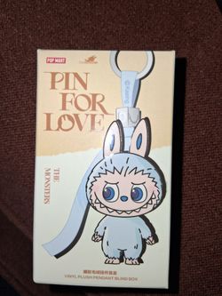 Labubu pin for love