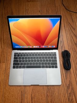 Apple MacBook Pro 2017 8GB RAM 256GB SSD Fully Functional ,with charging cable