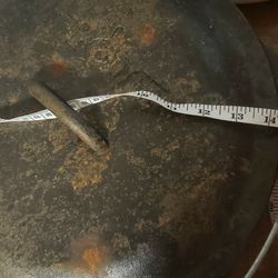 Free Rusty Lodge Cast Iron Pot W/ Lid
