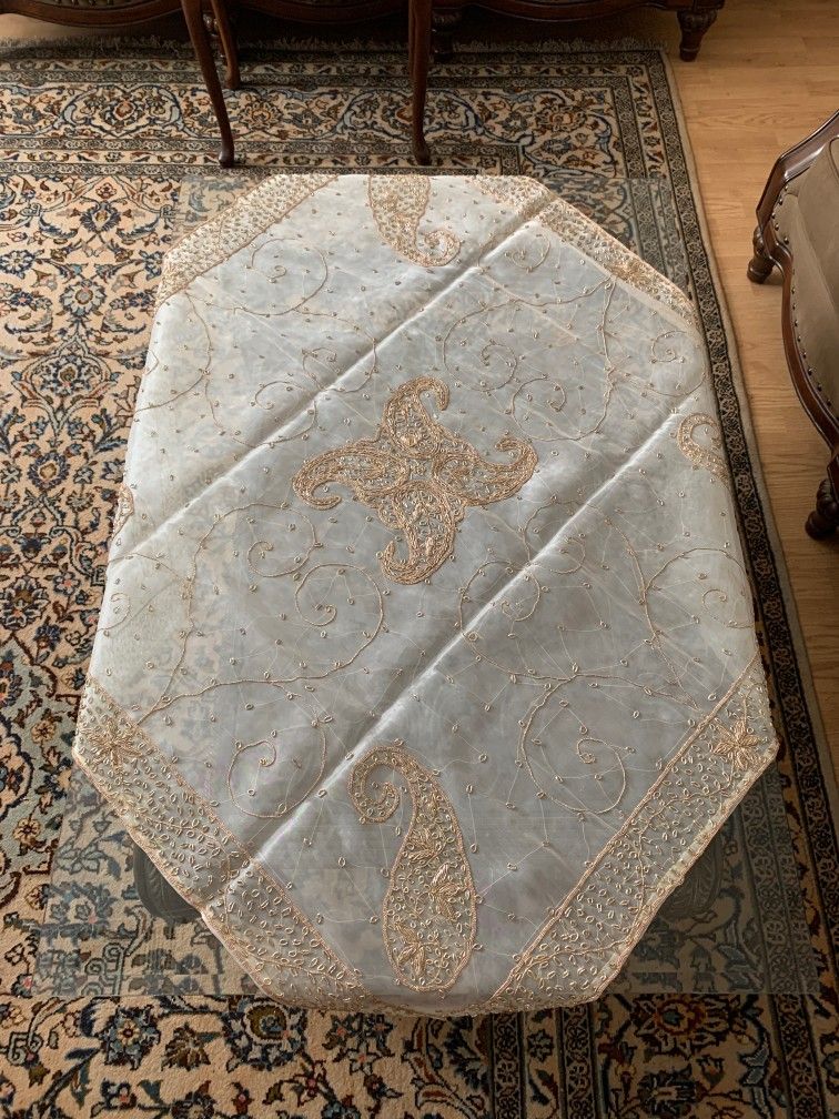 Beautiful Square Table Centerpieces / Christmas Tree Skirt