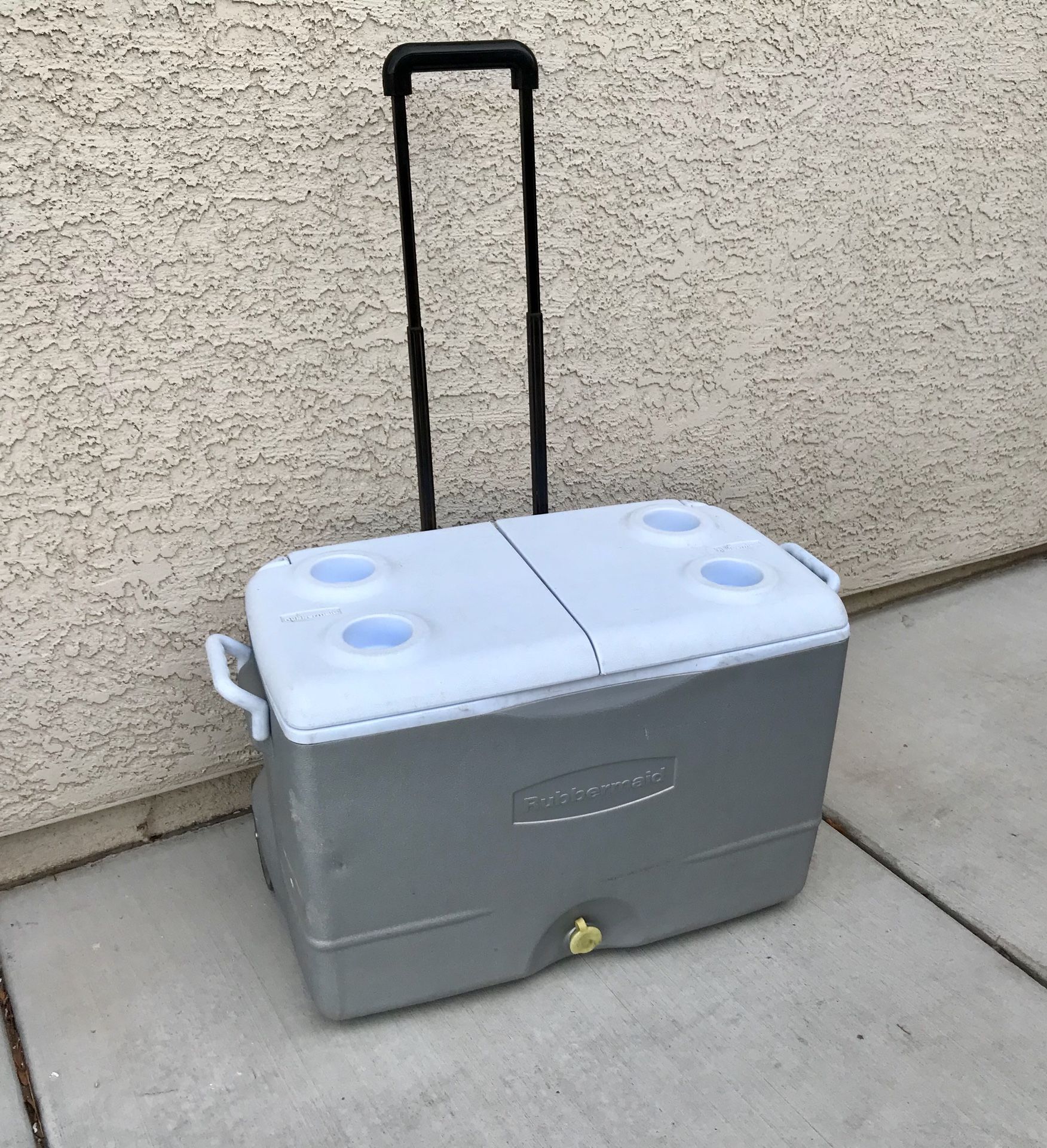 Rubbermaid 50qt Cooler