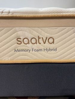 LIKE NEW! Saatva Memory Foam Hybrid Queen Mattress - Delivery Available!