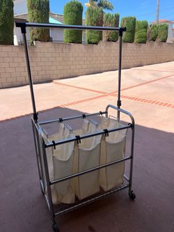 Free rolling laundry basket