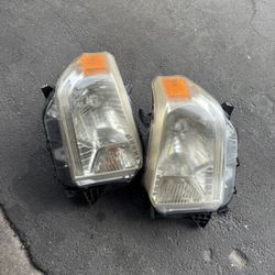 Toyota Tundra headlights 2015