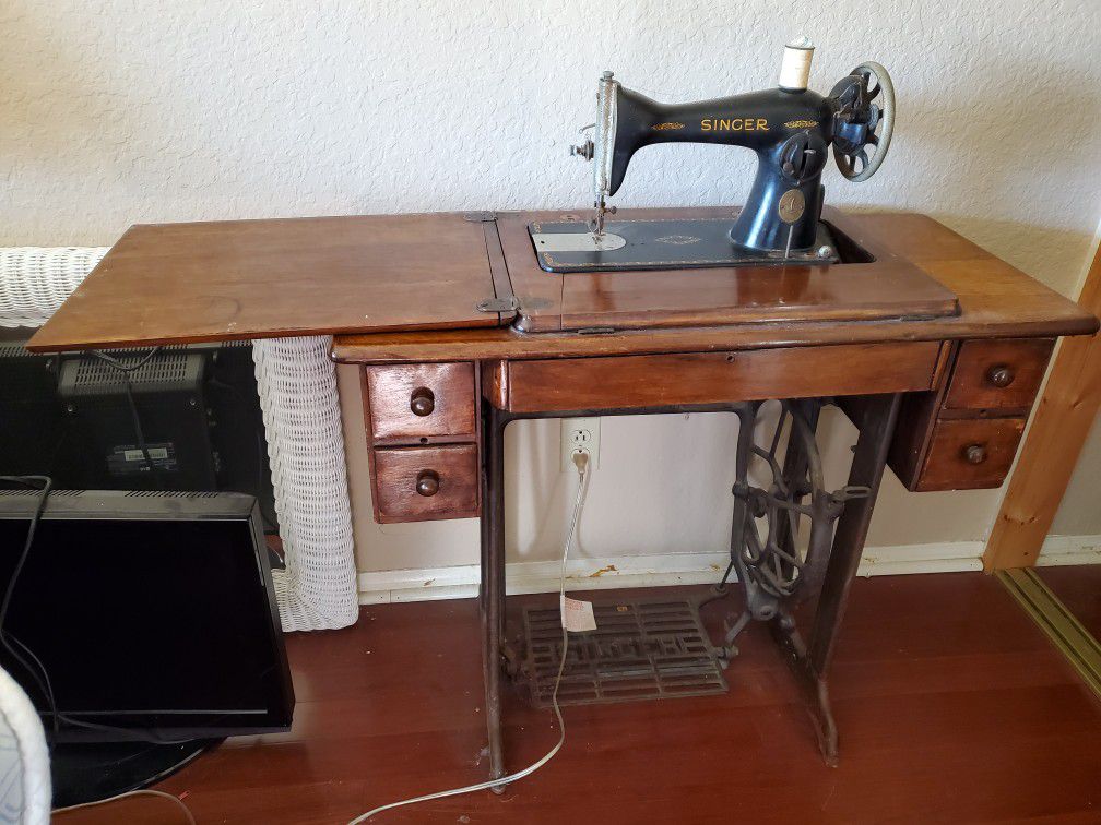 Early 1900's Singer sewing machine