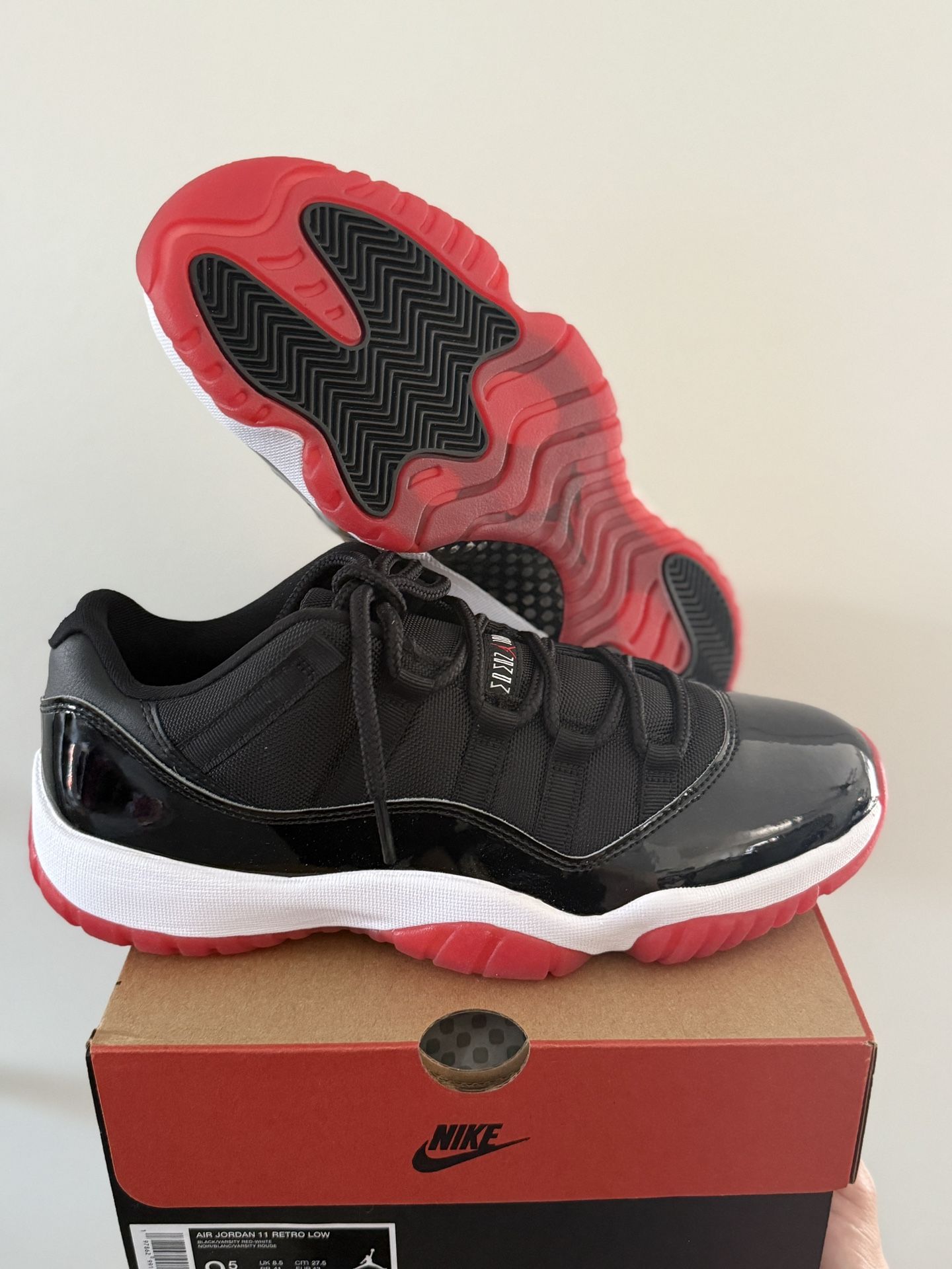 Size 9.5 Men’s Jordan 11 Retro Low Bred