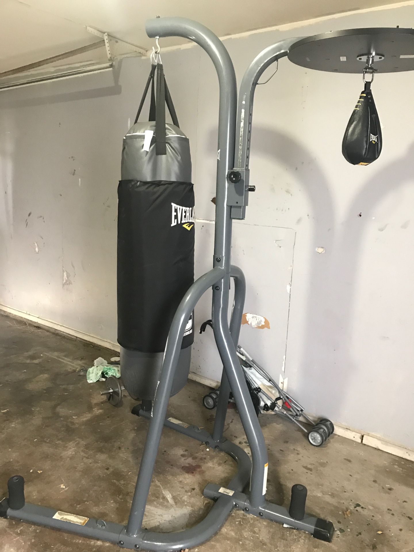 Everlast punching bag w/ speed bag & stand