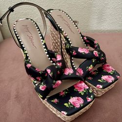 Size 11 Betsy Johnson Wedges