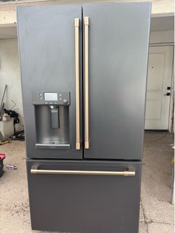 GE Café Counter Depth Fridge works perfect in good condition. Free delivery to garage.