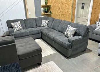 Gorgeous Broyhill Dark Gray Sectional Couch