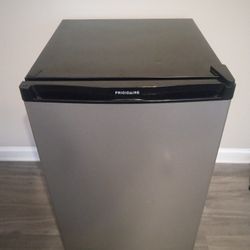 -FIRM PRICE NON-NEGOTIABLE- Frigidaire 4.5 Cu. Ft. Compact Mini Fridge