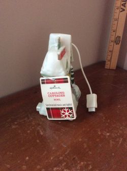 Hallmark Caroling Cottage