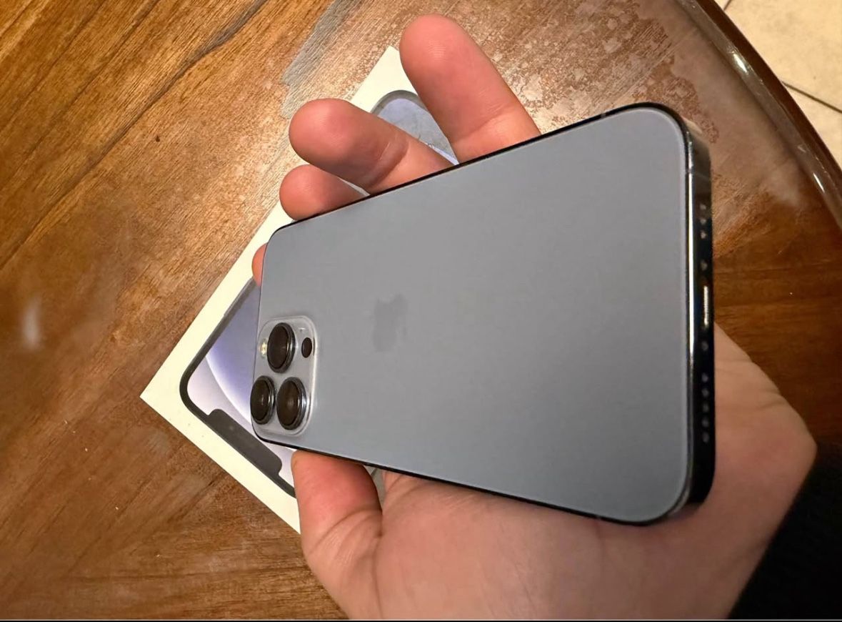 Unlocked iPhone 13 Pro Max $300