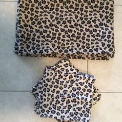 Very Thick 6 Double sided Placemats  With Matching Napkins (2 Extra Napkins). Placemat Dimensions 18 1/2” X 11 1/2”.  In Excellent Condition!