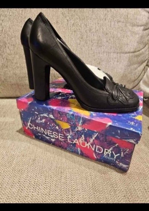 New Woman's size 9 Chinese laundry heels (Upper leather)
