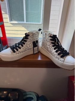 Girl shoe