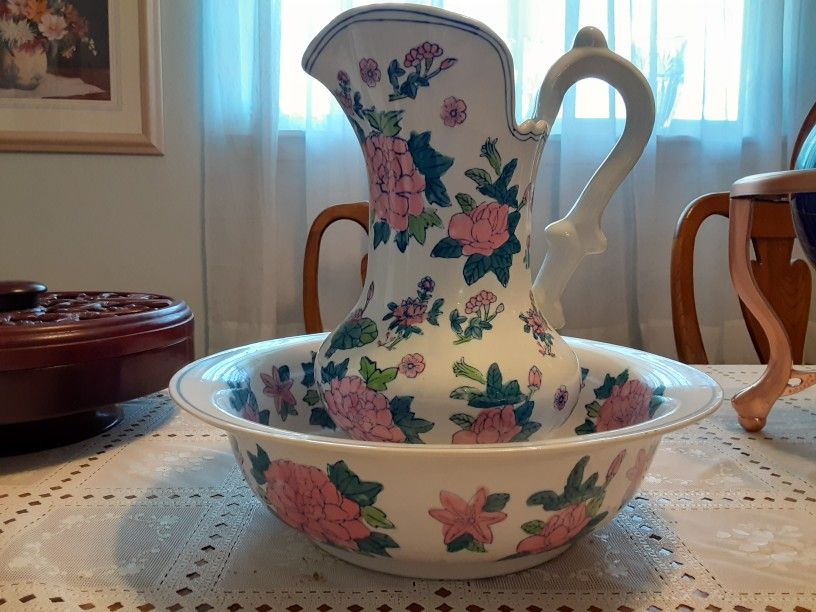  VERY BEAUTIFUL AND COLORFUL PINK AND WHITE WITH  GREEN  PITCHER AND BOWL 9 INCHES TALL AND  9 INCHES WIDE AT TOP 