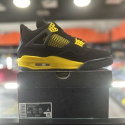 Jordan 4 Retro Thunder 2023 (Size 7)