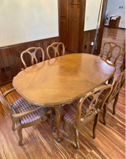 Vintage Traditional Wooden Dining Table & 6 Chairs Set
