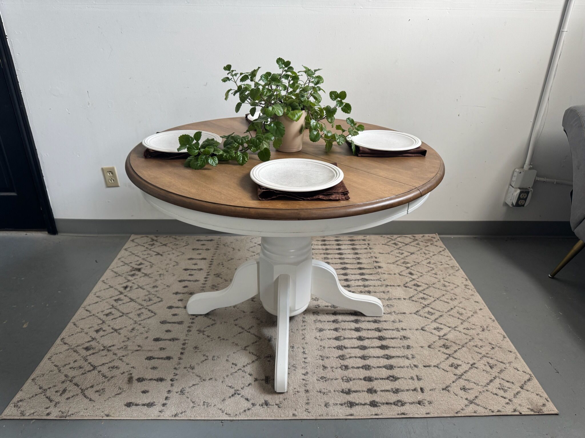 White/Wood Round Pedestal Dining Table (Delivery Available)