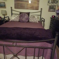 Queen Bed And Frame 