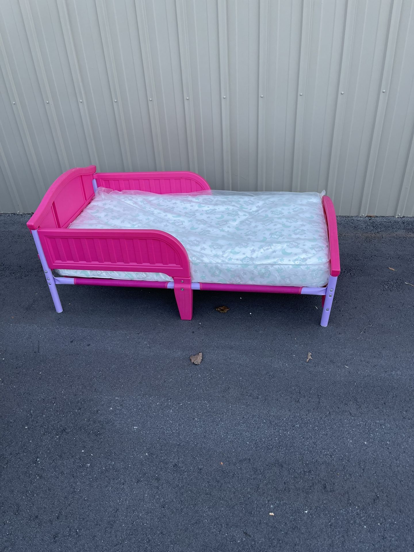 Girl Toddler Plastic Bed & Mattress In Plastic 