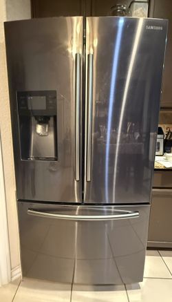 Sleek & Spacious Samsung French Door Refrigerator – Black Stainless Steel