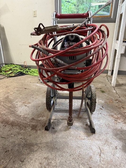 TITAN XL 295 PAINT SPRAYER