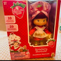 Strawberry Shortcake  5.5” Fashion Scented Doll