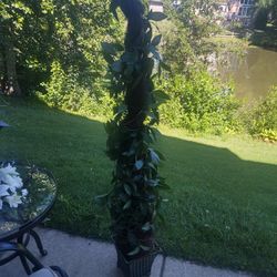 New Tall Spiral Topiary Patio Set And   Baskets 