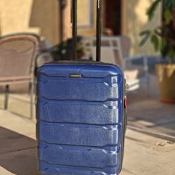 24" Medium Spinner Suitcase 
