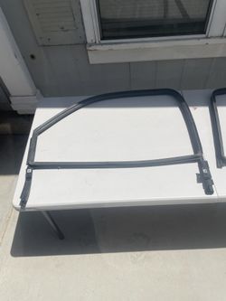 Windshield seal gasket