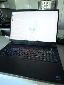 4090 Alienware M18 R2 Gaming laptop / Intel i9-14900HX / RTX 4090 / 32GB DDR5 / 2TB M.2 SSD / 2K 165Hz Display