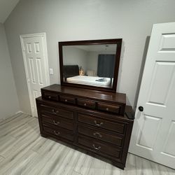 Queen Furniture Set