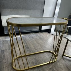 Entrance Table 