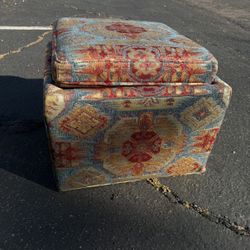 Ottoman with storage and 2 Pillows