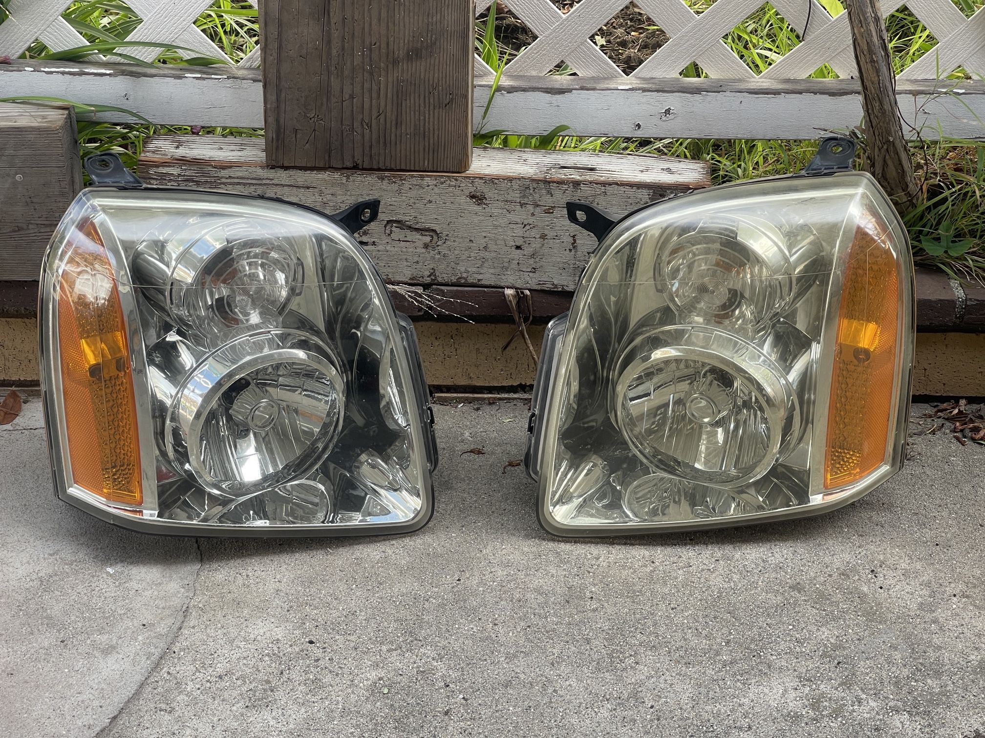 2008 GMC Denali Stock Headlights