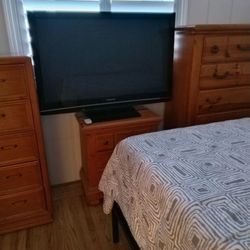 TV - Table - Bed 