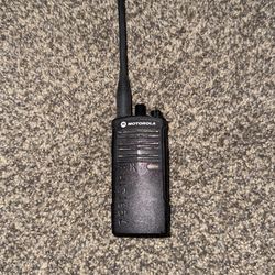 Motorola RDU4100 Two-Way Radio with Charger – Durable & Reliable