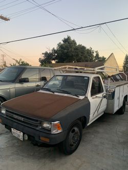 Toyota lista pal chanse llantas en buen estado con placas
