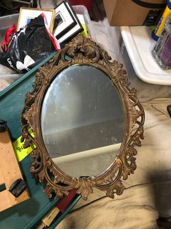 Decorative mirror.