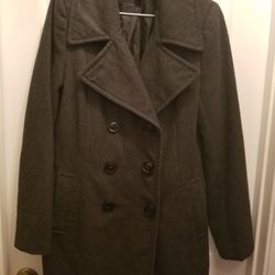 Ladies. Medium Gray Pea Coat, Size Medium, No Belt