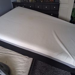 Queen size foam mattress