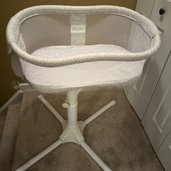 Halo Bassinest swivel sleeper