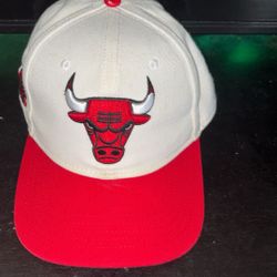 White And Red Chicago Bulls Hat 