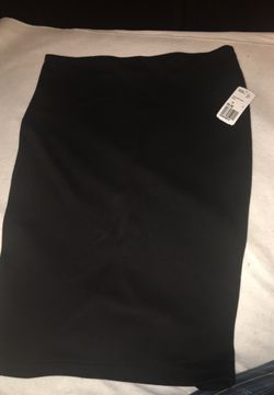 Black fitted skirt