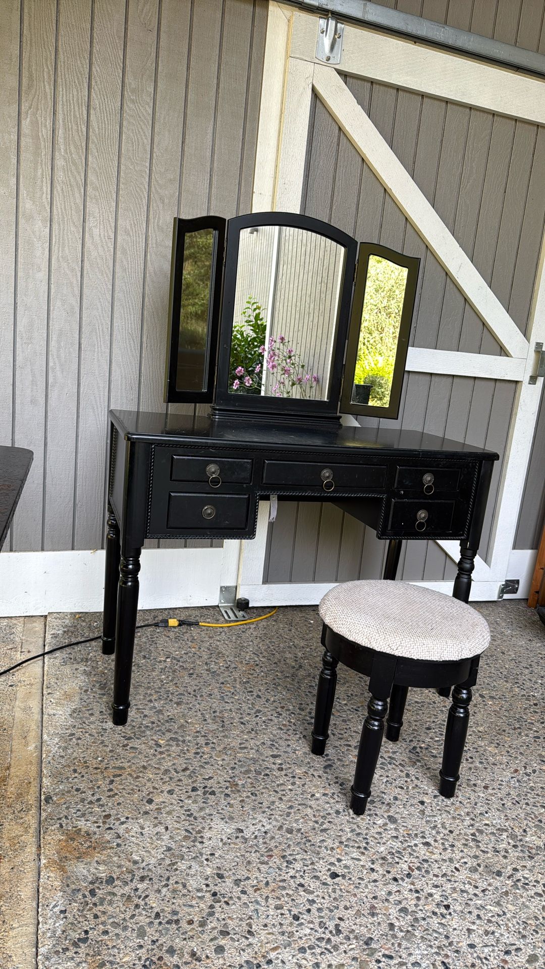 MAKE UP VANITY