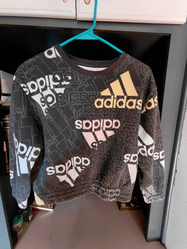 Adidas shirt Pull over medium.