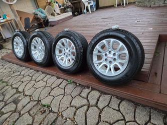 Wheels ind tires michelín 90% tires (contact info removed)bolt pattern of 6x139.7mm