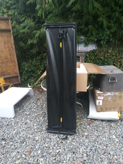 Brand New Tonneau Cover For A Truck 70 In Wide By 6 Ft 5 In Long Retails $179 Online Selling For $20